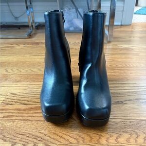 Brand new never worn black boots